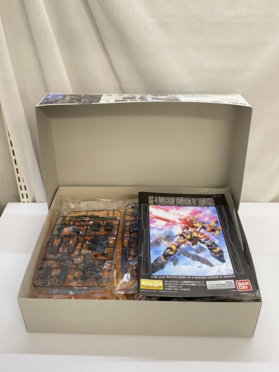 BANDAI SPIRITS MG RX-0 Unicorn Gundam 02 Banshee (Gunpla Plastic Model)