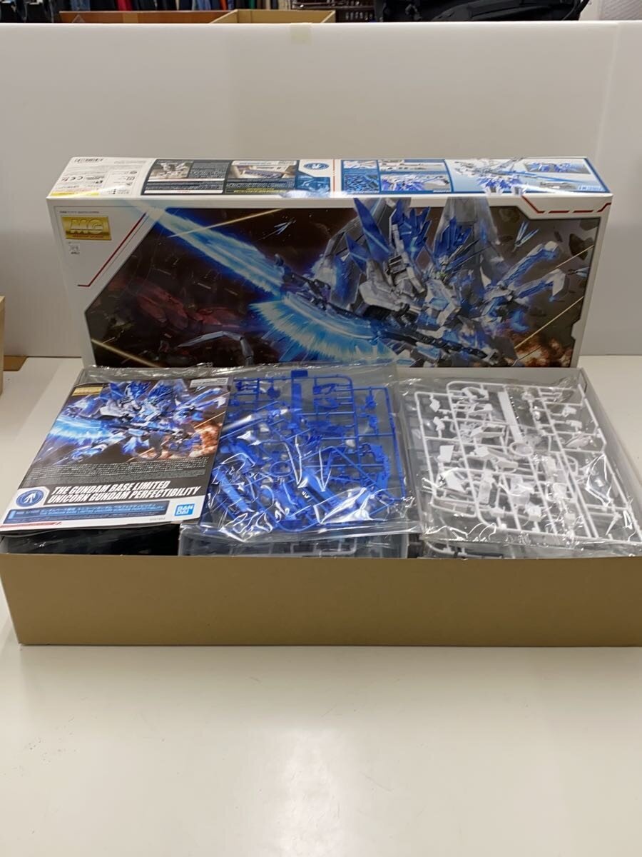 BANDAI MG 1/100 Unicorn Gundam Perfectibility (Gundam Base Limited)