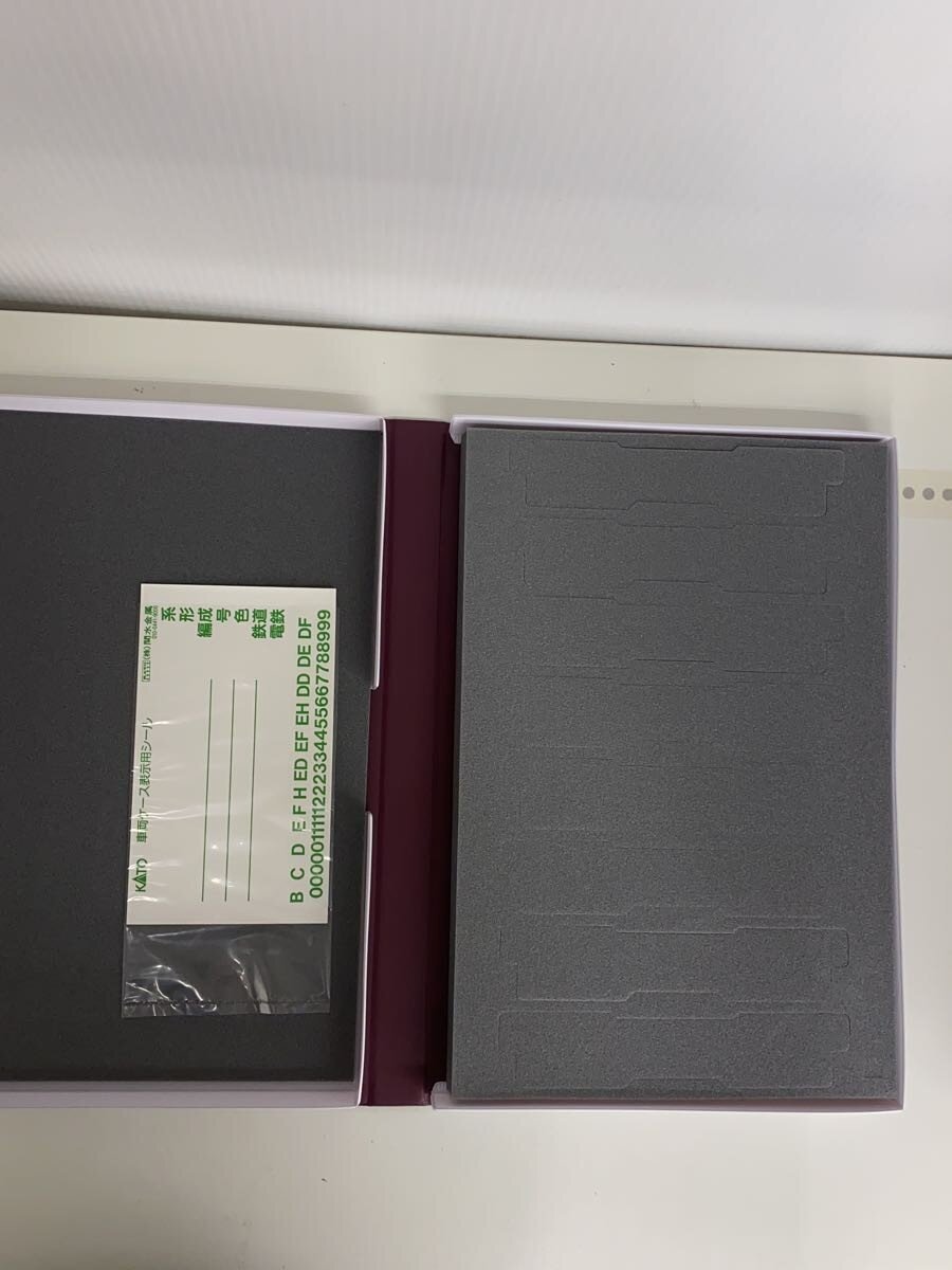 KATO Maroon Vehicle Case for 8 Cars (N Gauge) [10-0002]