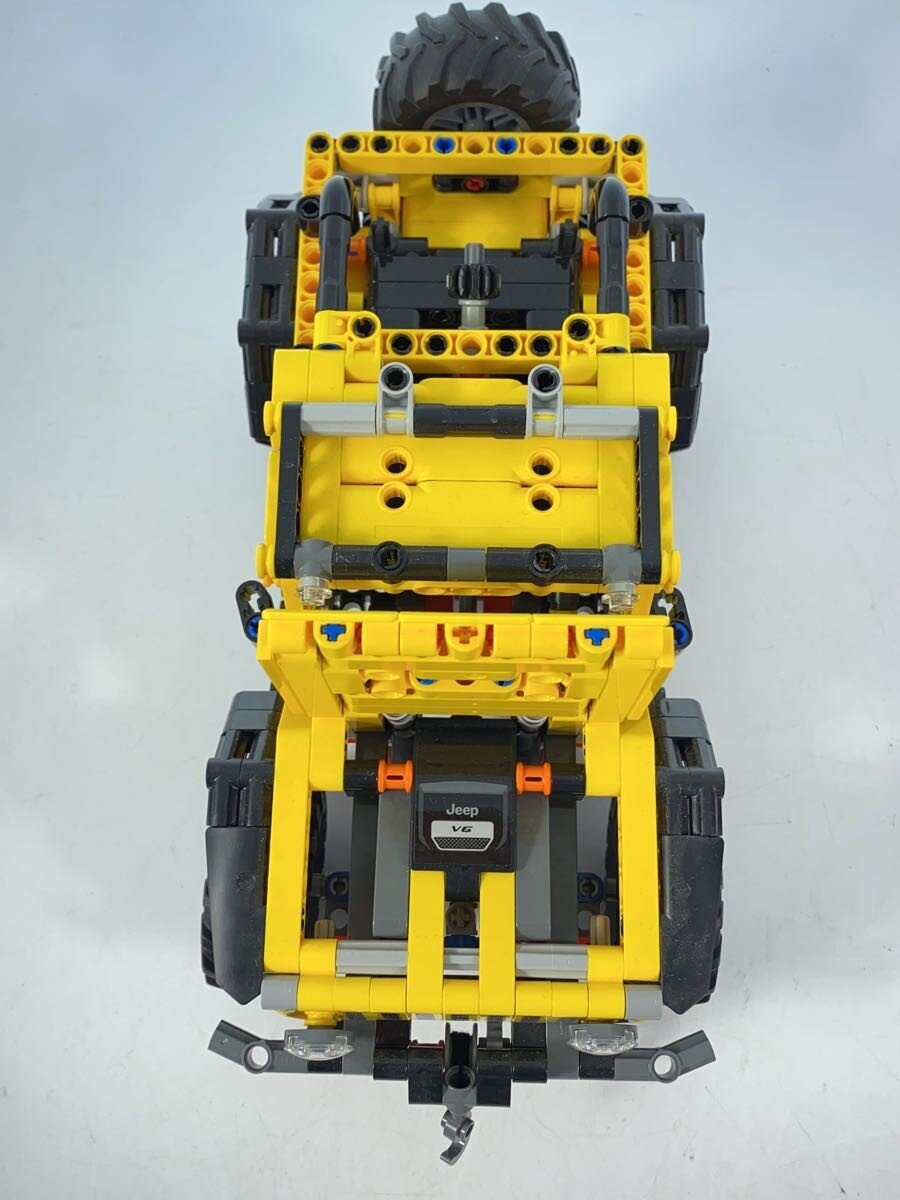 LEGO TECHNIC Jeep 42122 (assembled, sold as-is, parts not checked)
