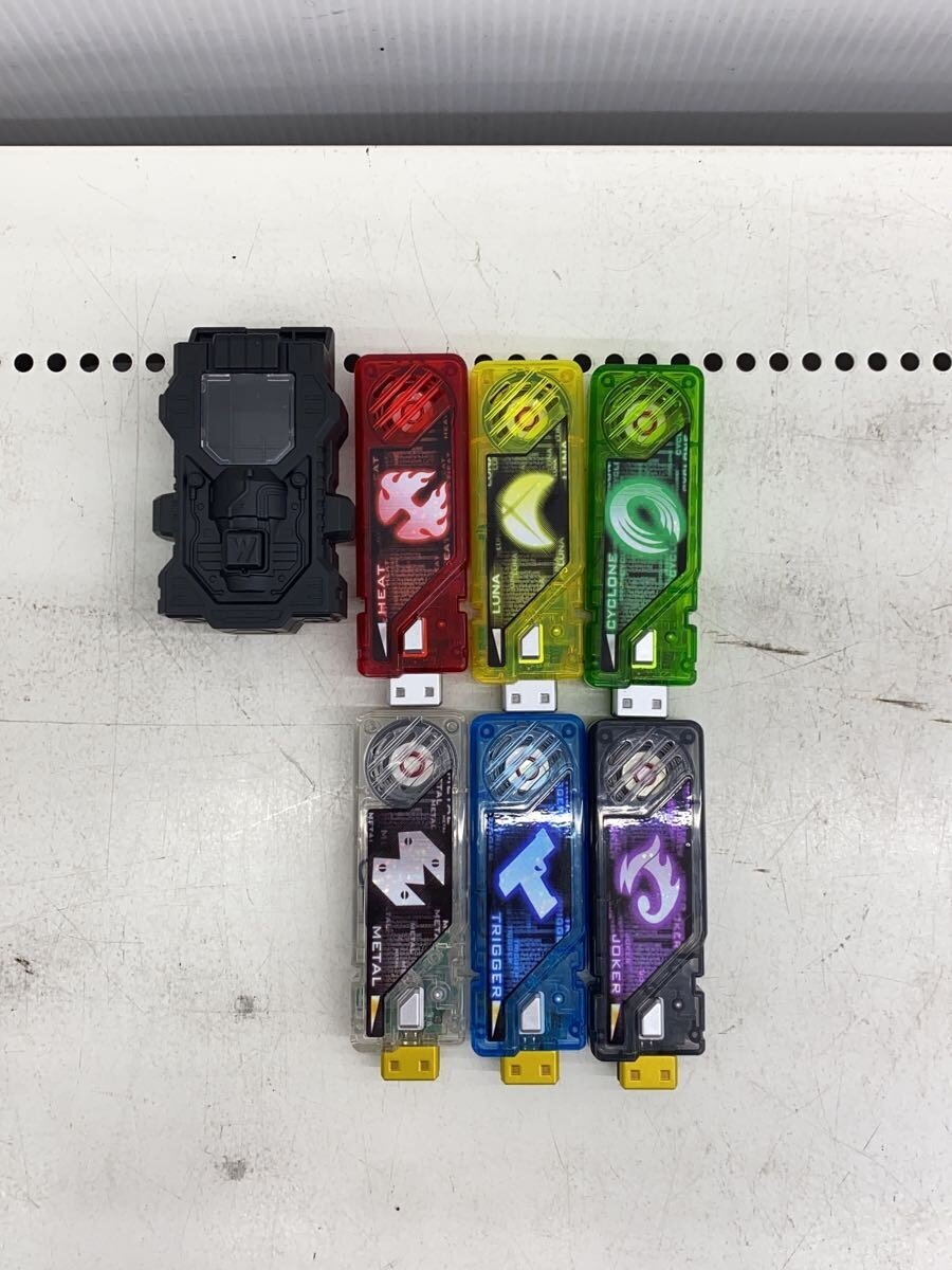 BANDAI Kamen Rider W (Tokusatsu Hero)