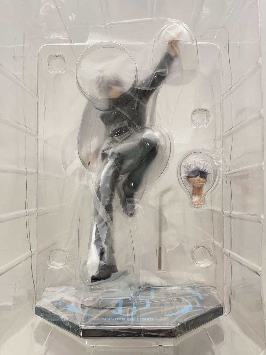 Mega House Jujutsu Kaisen Satoru Gojo 1/8 Scale Figure (Box Damage)