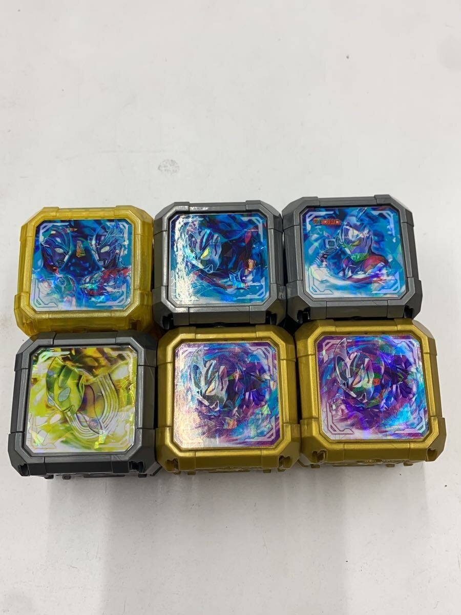 BANDAI Ultraman Ark Saikyou Narikiri Set