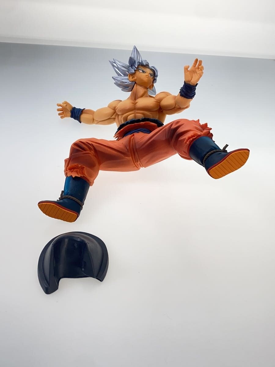 MAXMATIC Son Goku (Ultra Instinct) Figure