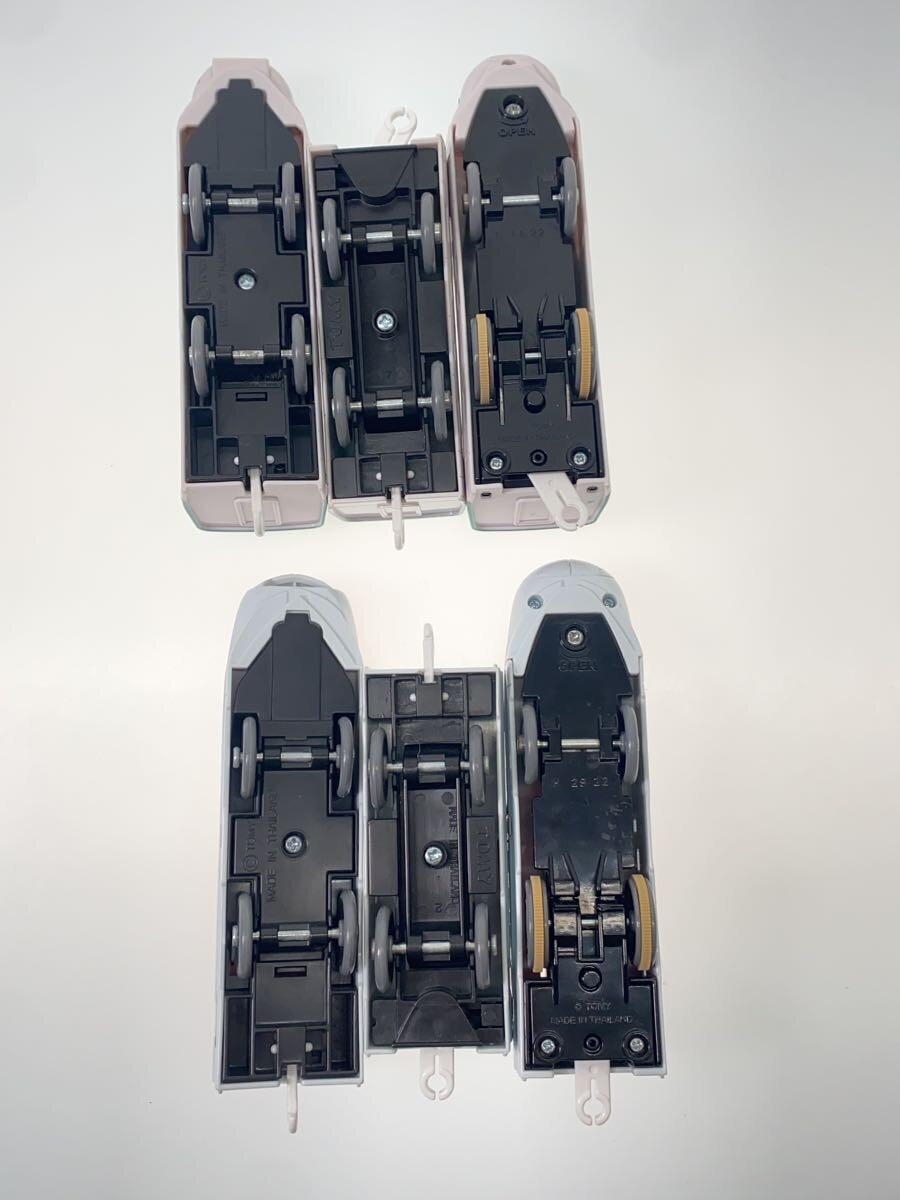 TAKARA TOMY Plarail E5 & E6 Shinkansen Coupling Set (Opening/Closing Type)