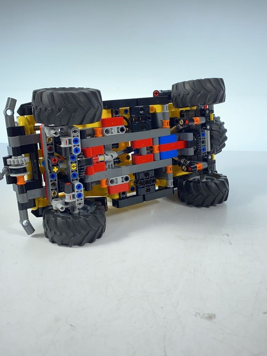 LEGO TECHNIC Jeep 42122 (assembled, sold as-is, parts not checked)