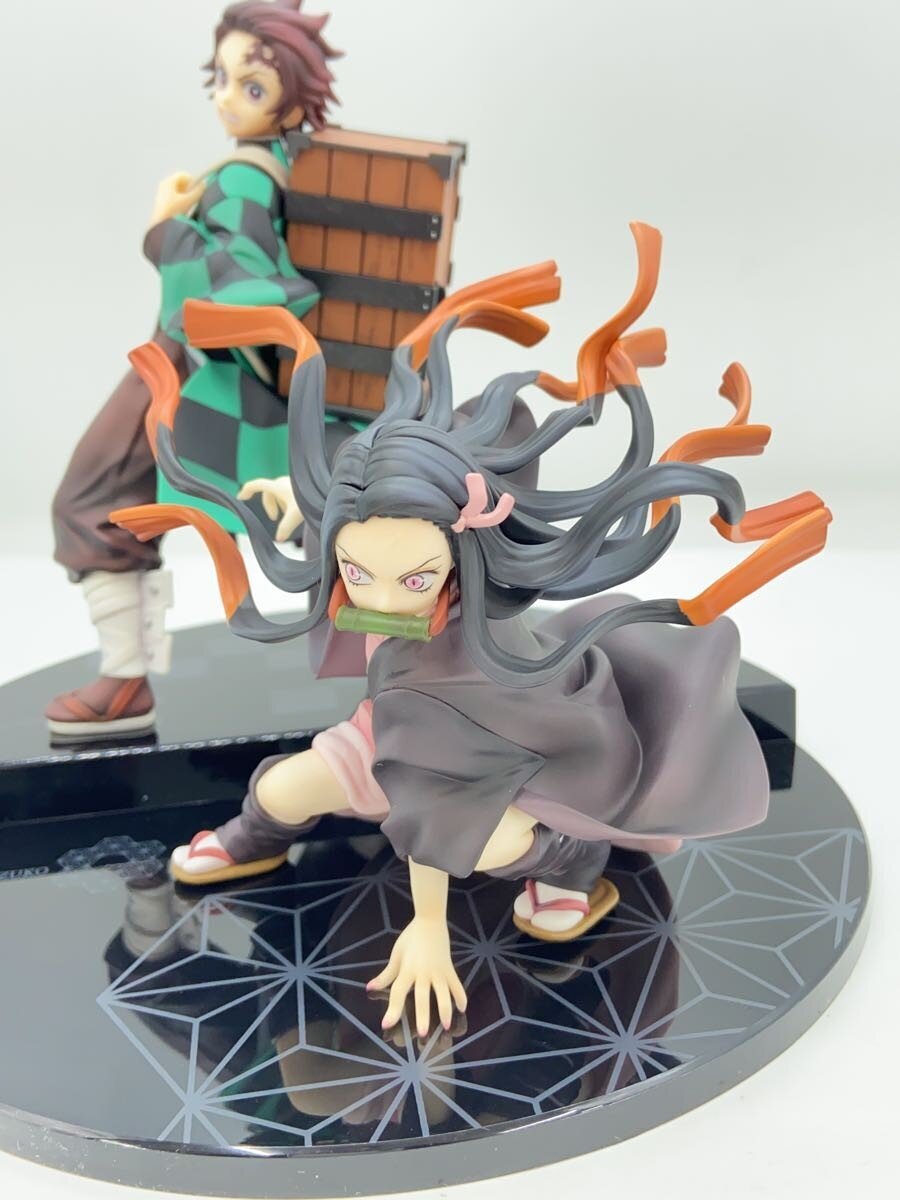 Mega House Figure - Comic & Anime