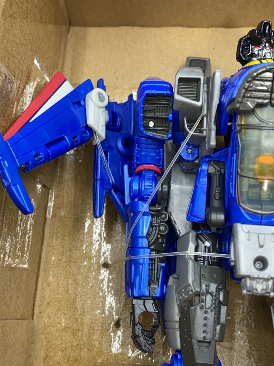 TAKARA TOMY Figure