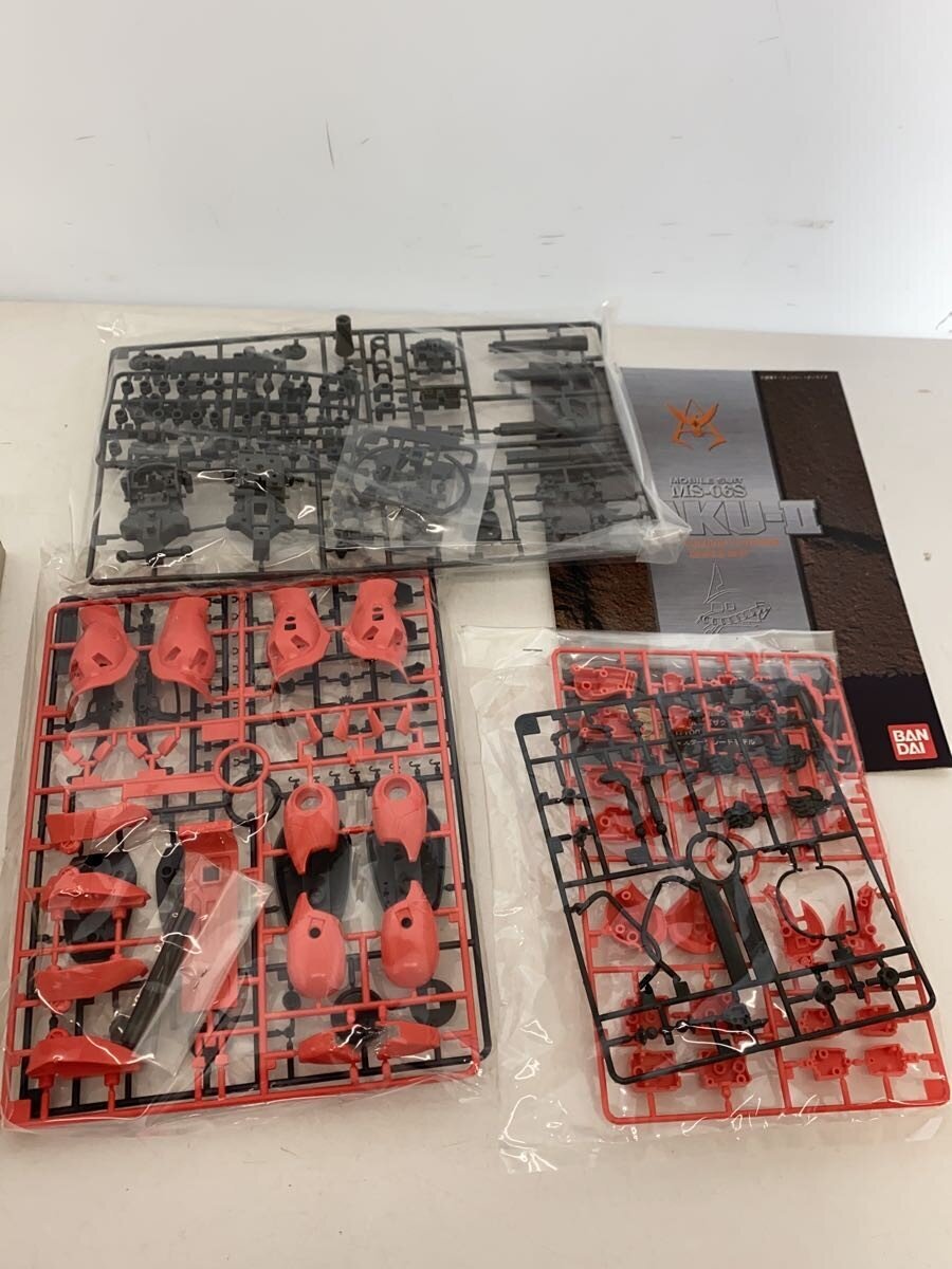 BANDAI 1/100 MG MS-06S Zaku II (Principality of Zeon Commander Type) - Unassembled