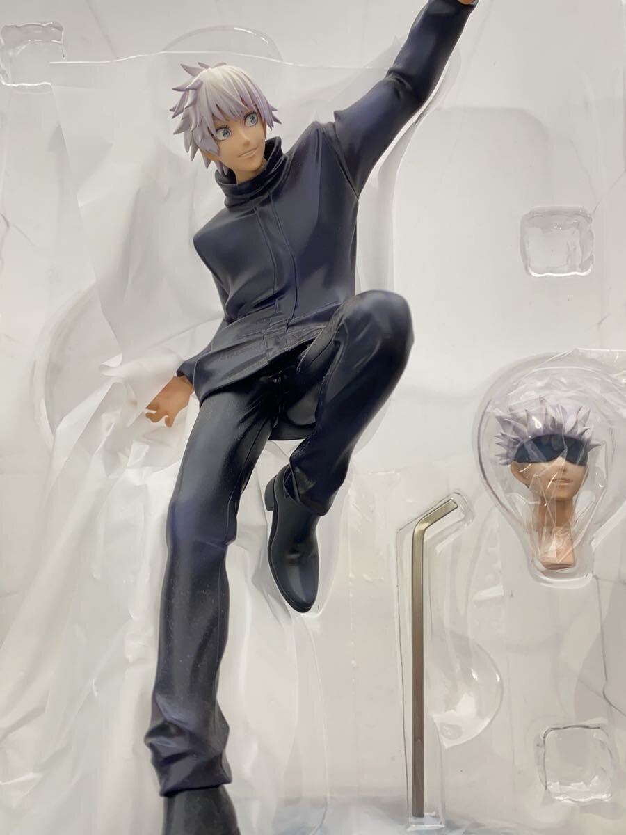 Mega House Jujutsu Kaisen Satoru Gojo 1/8 Scale Figure (Box Damage)