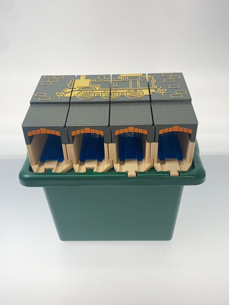 TAKARA TOMY Plarail Foldable Thomas Engine Shed (Body Only)