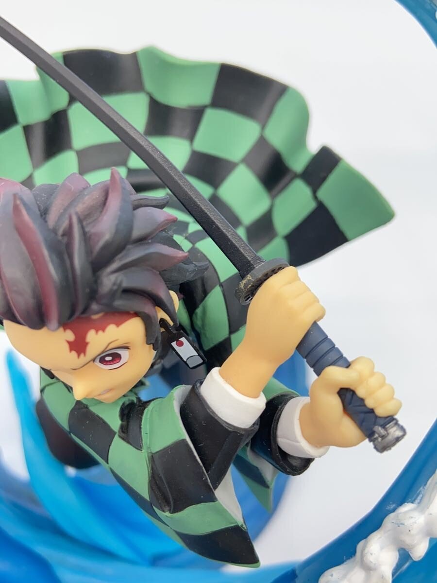 BANDAI SPIRITS Figuarts Tanjiro Kamado (Demon Slayer: Kimetsu no Yaiba)