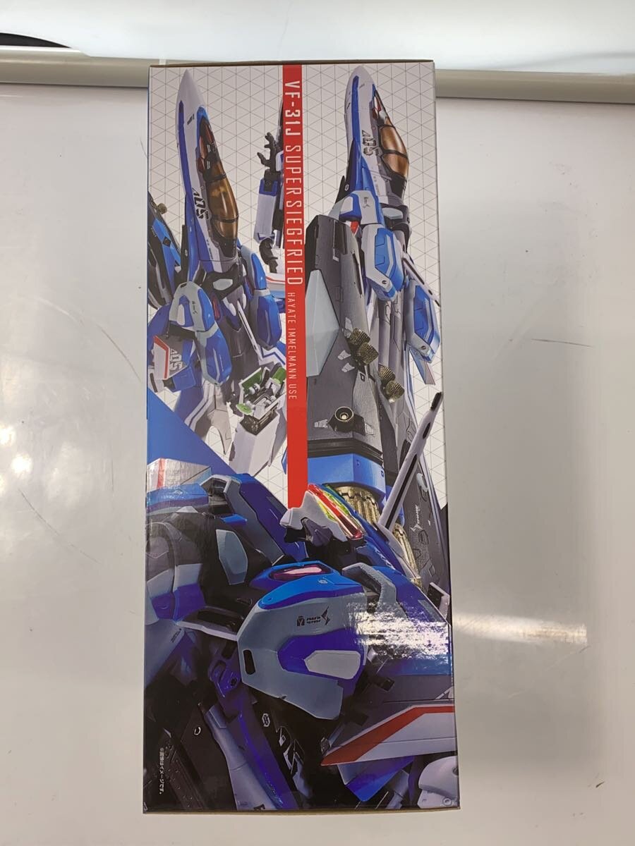BANDAI SPIRITS VF-31J SUPER SIEGFRIED Figure