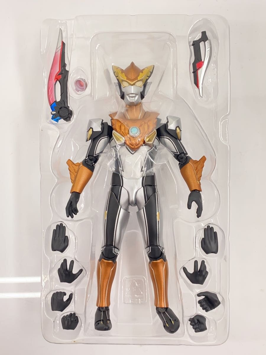 BANDAI SPIRITS S.H.Figuarts Ultraman Rosso Ground