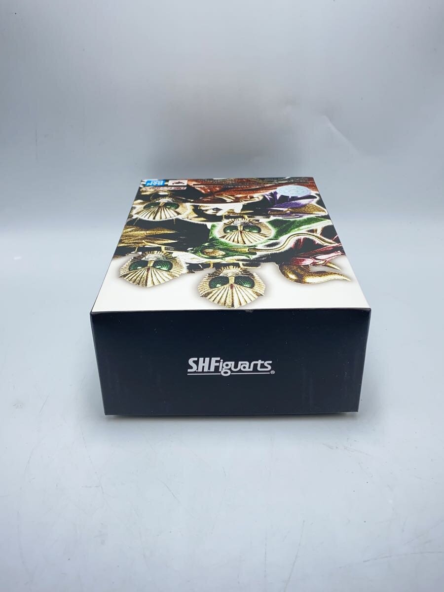 BANDAI SPIRITS Figure with Cape Set