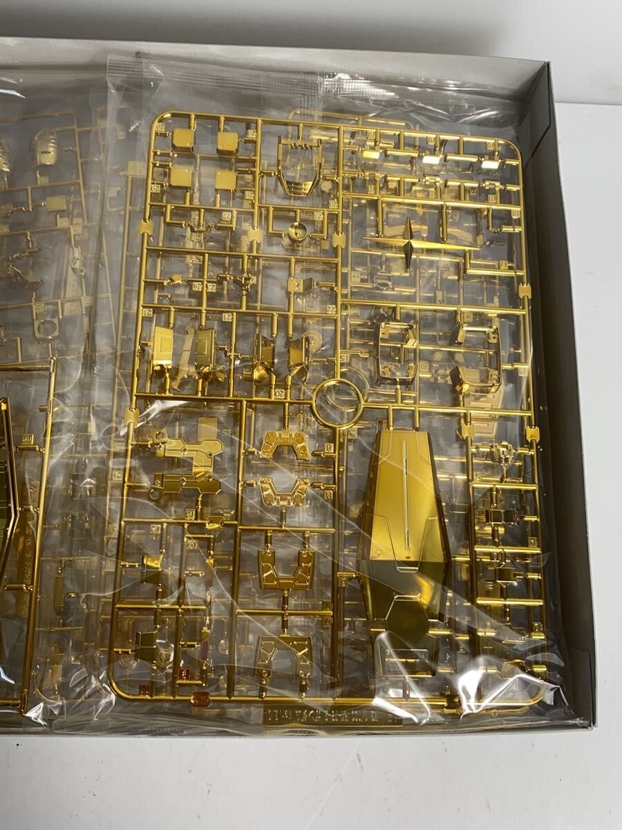 BANDAI 1/100 RX-78-2 Gundam Base Exclusive Model Kit