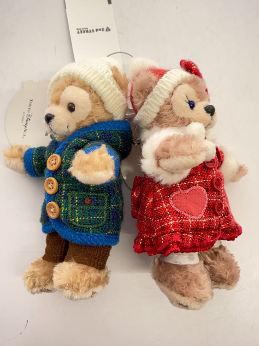 Disney Duffy & Shellie May Cape Cod Twinkle Winter Plush Badge