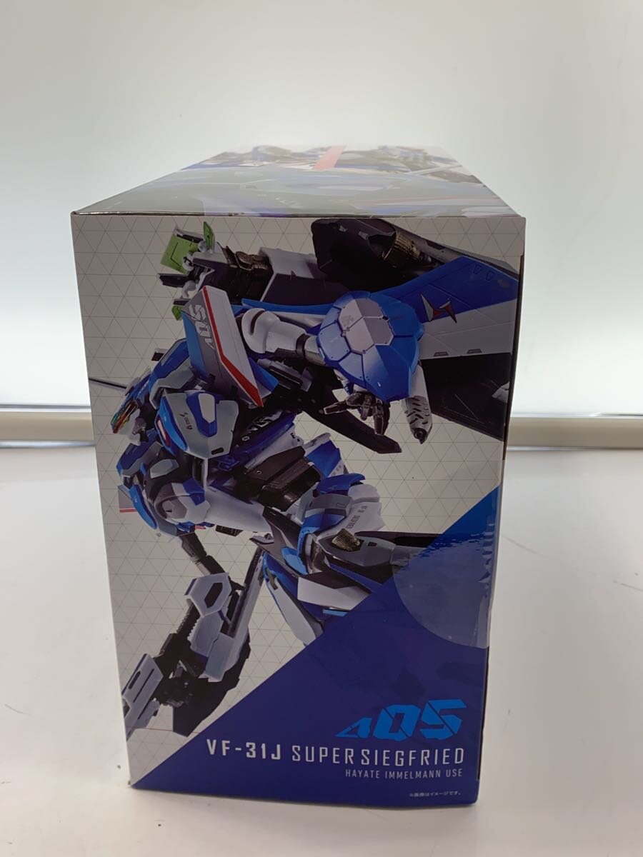 BANDAI SPIRITS VF-31J SUPER SIEGFRIED Figure