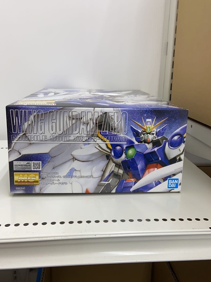 BANDAI MG 1/100 Wing Gundam Zero Model Kit